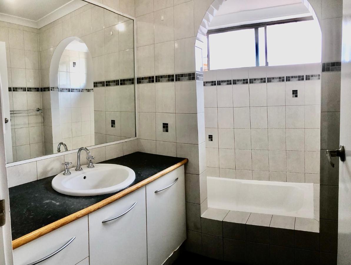 Beach House Opposite Ocean 4 Bed 2 Bathroom With Pool Geraldton Exterior photo